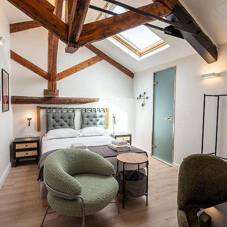 Issa Lesvos Hostel Mytilene ภายนอก รูปภาพ
