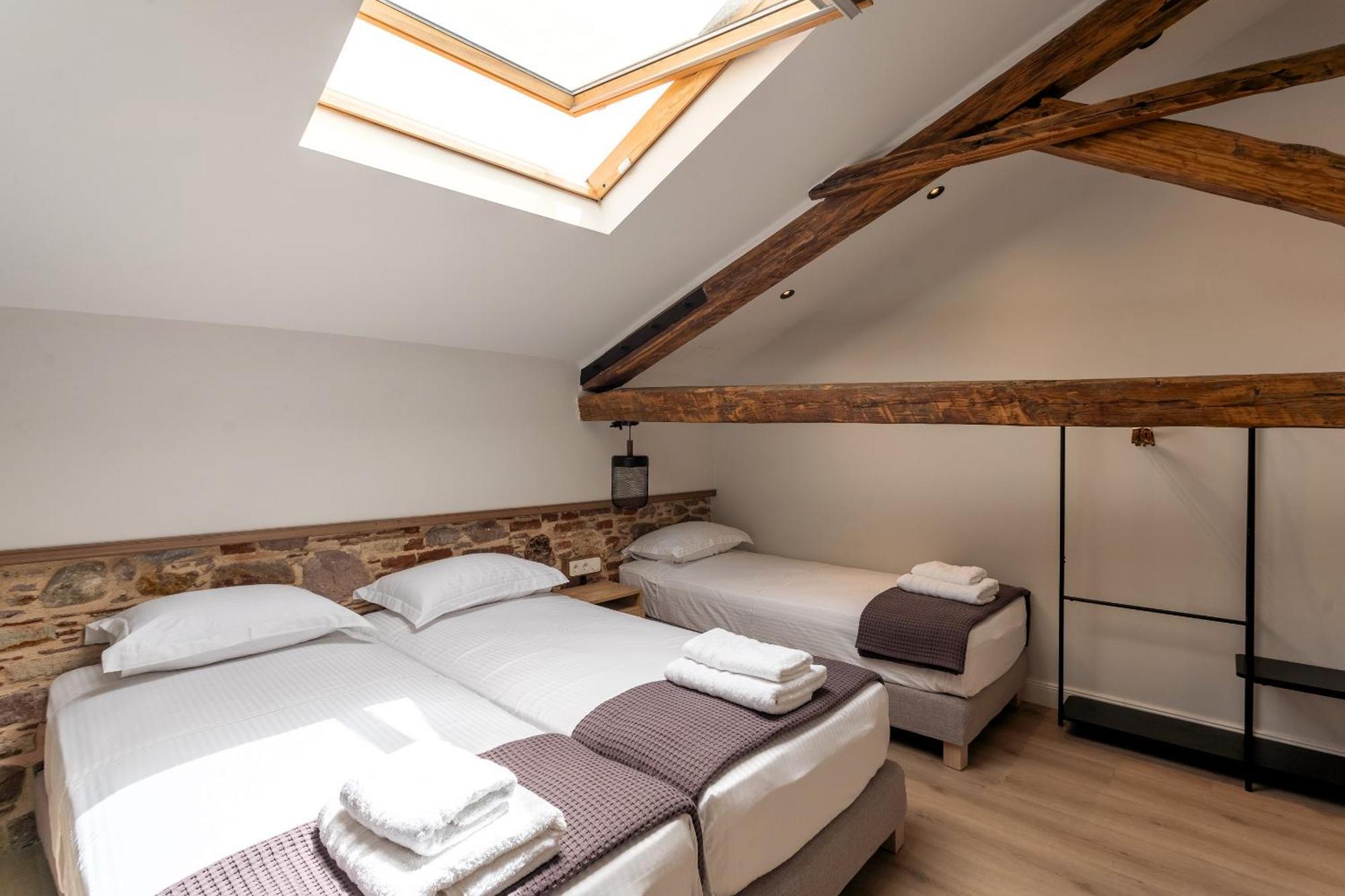 Issa Lesvos Hostel Mytilene ภายนอก รูปภาพ