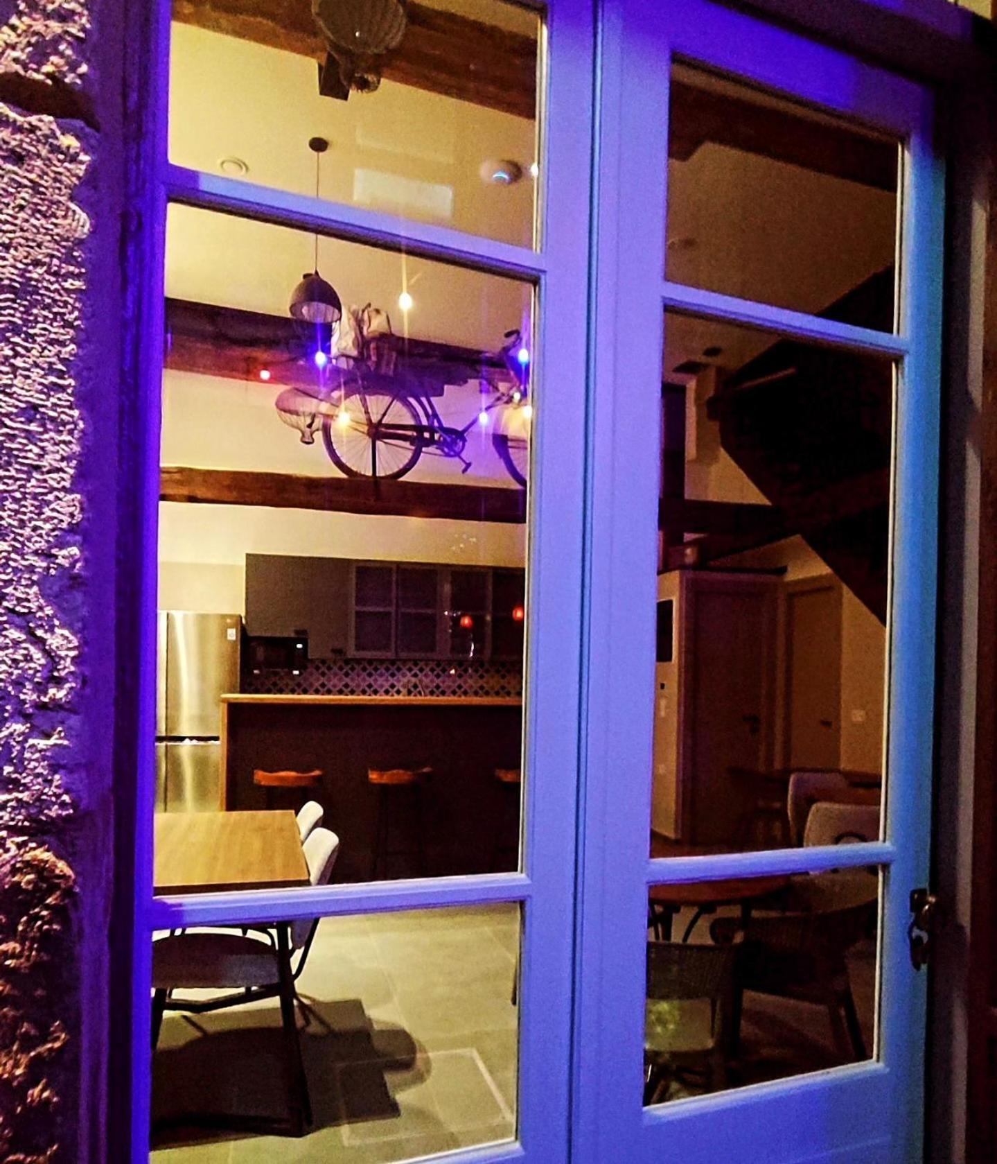 Issa Lesvos Hostel Mytilene ภายนอก รูปภาพ
