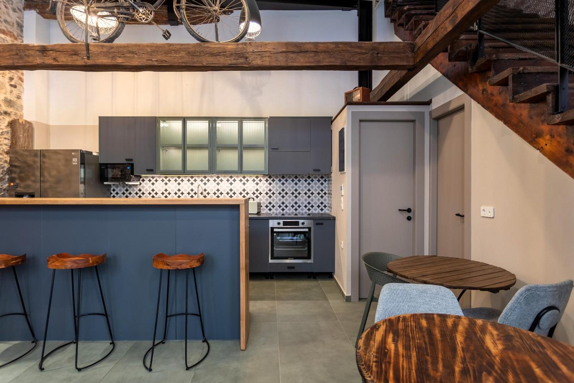 Issa Lesvos Hostel Mytilene ภายนอก รูปภาพ