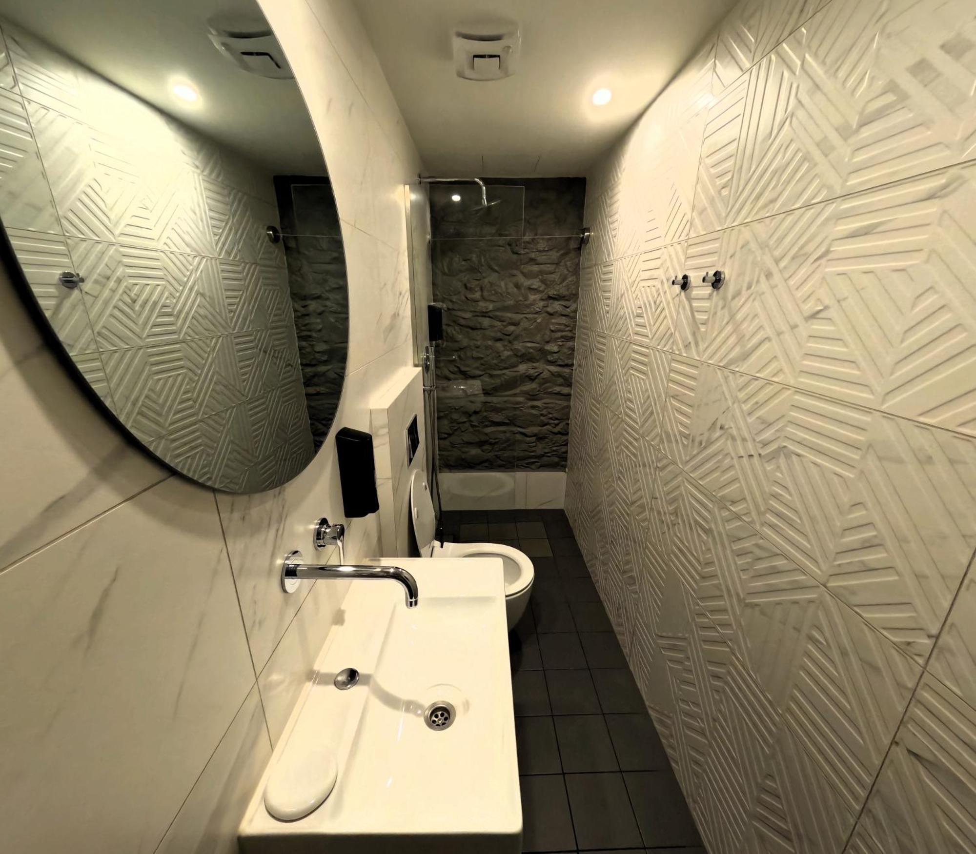 Issa Lesvos Hostel Mytilene ภายนอก รูปภาพ