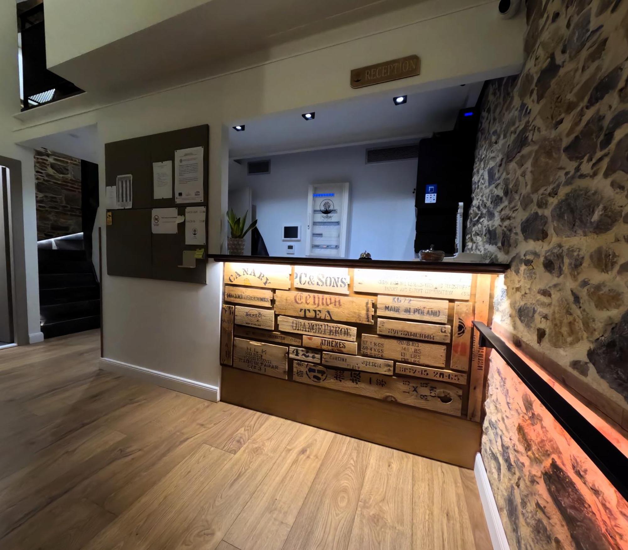 Issa Lesvos Hostel Mytilene ภายนอก รูปภาพ
