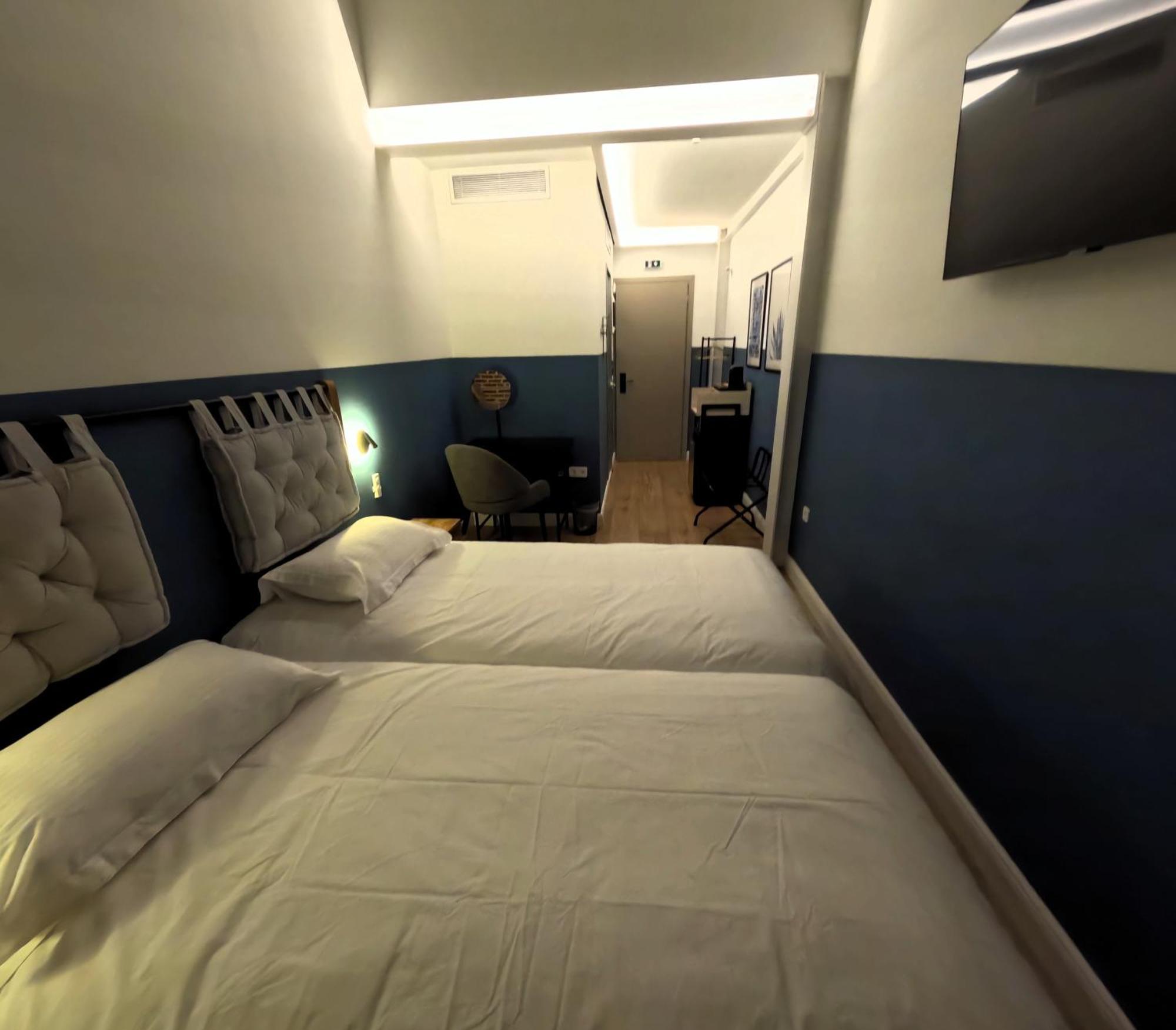 Issa Lesvos Hostel Mytilene ภายนอก รูปภาพ